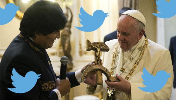 Evo Morales ha sido ampliamente criticado por regalarle al Papa una cruz que representa una hoz y un martillo. (Foto: Twitter / AFP)
