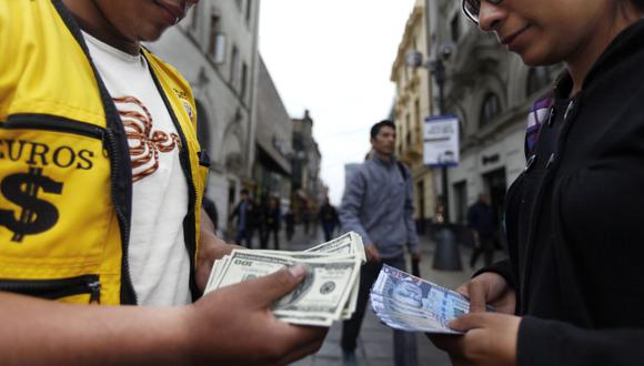 En el mercado paralelo o casas de cambio de Lima, el tipo de cambio se cotizaba a S/ 3.590 la compra y S/ 3.620 la venta. (Foto: GEC)