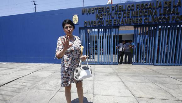 Rosa Venegas acudió ayer al Instituto de Medicina Legal del Ministerio Público. (Francisco Neyra/GEC)
