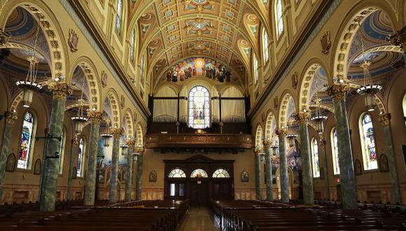 La mayoría acusa a sacerdotes y a líderes de la Iglesia por encubrir los hechos. En la foto, el interior de la iglesia católica de la Co-Catedral de San José en Brooklyn. (Foto: AFP)