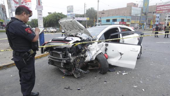 Mal ejemplo. Así quedó el vehículo que conducía el efectivo detenido en San Juan de Lurigancho. (GEC/José Caja)
