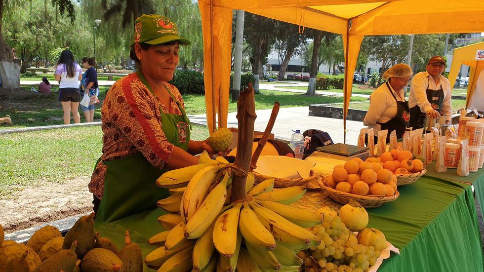 Frutas, verduras, licores, entre otros, son los alimentos que están a tu disposición. (Foto: Municipalidad de Asia)