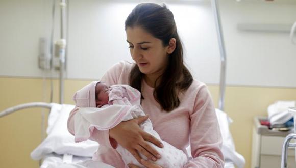 Muchas parejas han optado por dejar de lado sus planes de tener bebés durante la pandemia. (Foto: AFP)