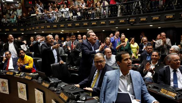 RETOMANDO EL PODER. Opositores y oficialistas se vuelven a enfrentar, esta vez en el Parlamento de Venezuela. (Reuters)