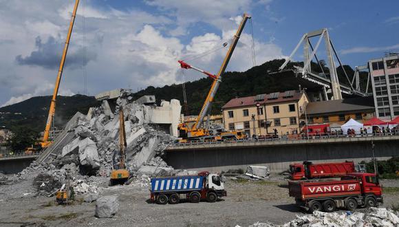 Un tramo del puente Morandi se vino abajo el 14 de agosto y causó la muerte de 43 personas, además de 16 heridos. (Foto: EFE)