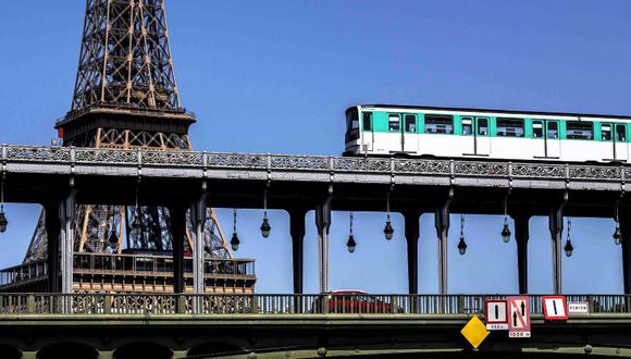 París prohíbe circular al 60% de los autos al empeorar la contaminación por el calor. (AFP)
