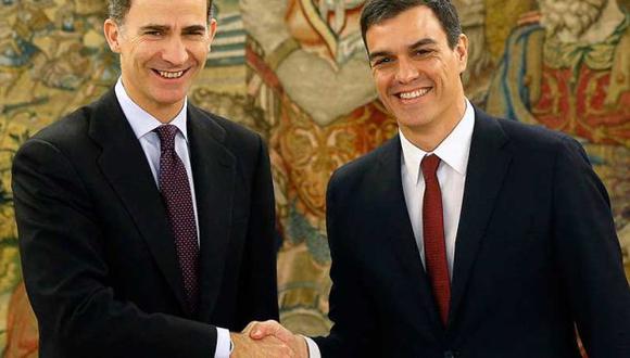 España: Rey Felipe VI propone al líder socialista Pedro Sánchez intentar formar gobierno. (Reuters)