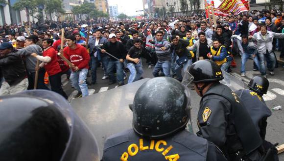 El caos volvió a las calles del Centro de Lima después de varios años, mientras el Gobierno solo guardó silencio. (D. Vexelman)