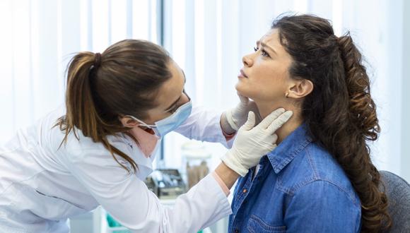 La presencia de bultos en el cuello es la forma más común de detectar el cáncer de tiroides.
