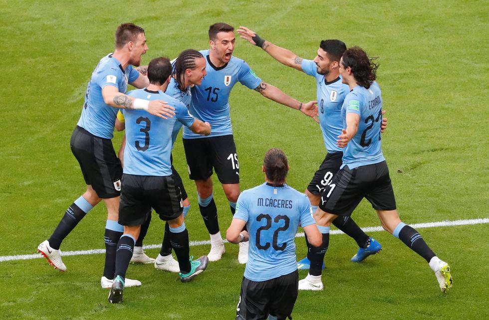 Uruguay clasificó junto a Rusia a los octavos de final del Mundial. (REUTERS)