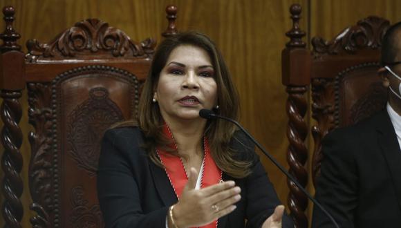 Fiscal Marita Barreto presentó denuncia contra los que resulten responsables por el relevo de Harvey Colchado. (Foto: Jorge Cerdan/GEC)