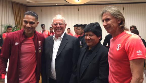 PPK visitó a la selección peruana previo al encuentro ante Ecuador. (@TuFPF)