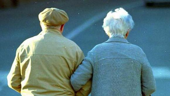 Italiano de 99 años no pudo perdonar a esposa de 96, pese a que desliz fue hace 50 años. (USI)