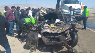 Ica: Dos policías mueren en choque de auto con camión