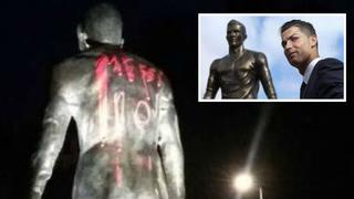 Cristiano Ronaldo: Su estatua en Funchal, su ciudad natal, apareció con pintas alusivas a Lionel Messi