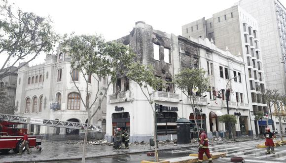 Al parecer, el incendio se inició en la cocina de uno de los restaurantes ubicados en el edificio Giacoletti. (El Comercio)