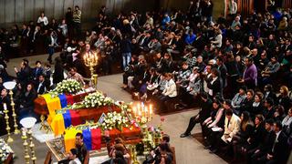 Ecuatorianos despiden a equipo periodístico asesinado por disidentes de las FARC