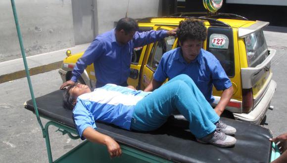 LA SALVARON. Víctima fue atendida en área de emergencia del hospital Honorio Delgado. (Luis Mendoza)