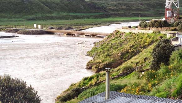 Las intensas lluvias en las partes altas de Arequipa han ocasionado el incremento del caudal del río Camaná.