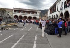 Ayacuchanos no perdonan: Así abuchearon al alcalde de Huamanga por retirar las rejas de la Plaza Mayor
