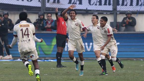 ‘Canchita’ Gonzales celebra su gol con sus compañeros. (David Vexelman)