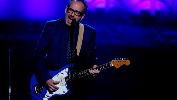 Elvis Costello, cantante y guitarrista de 63 años, fue operado para remover un tumor cancerígeno. (Reuters)
