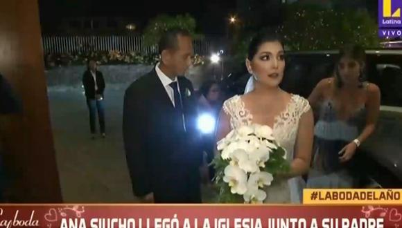 Llegada de Ana Siucho a la iglesia para casarse con Edison Flores.(Captura)