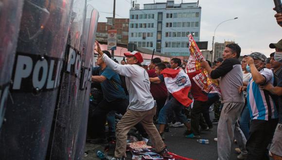 En Lima hubo algunos enfrentamientos entre manifestantes y la PNP. (Foto: Andrés Paredes)