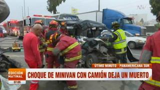 San Juan de Miraflores: Mujer muere tras choque de minivan contra camión