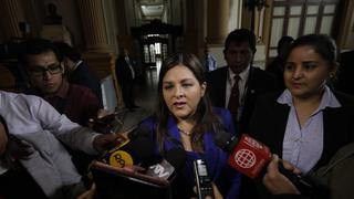 Karina Beteta: “Vizcarra debe dar un paso al costado tras renuncia de Araoz”