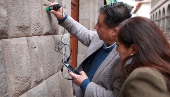 Peritos de la DDC constataron los daños sobre el muro Inca (Foto: Andina).