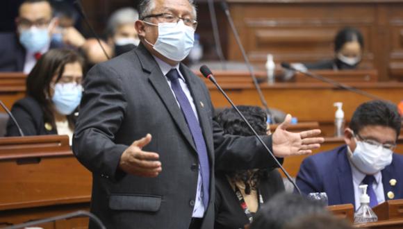 El congresista Carlos Enrique Alva recordó que el mandatario o su abogado deben asistir al Parlamento el próximo 28 de marzo. (Foto: Congreso)