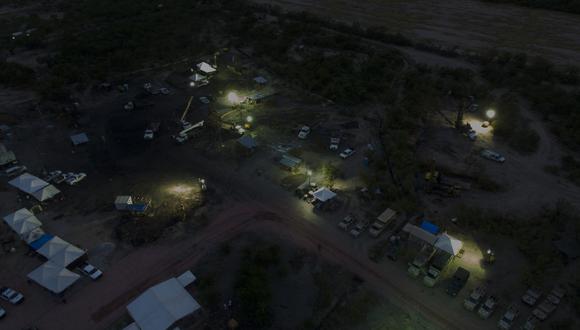 Vista aérea del área donde soldados y personal de rescate intentan llegar a 10 mineros atrapados en una mina de carbón inundada luego de un deslizamiento de tierra desde el 3 de agosto, en la comunidad de Agujita, Municipio de Sabinas, Estado de Coahuila, México, el 14 de agosto de 2022. (Foto de Pedro PARDO / AFP)