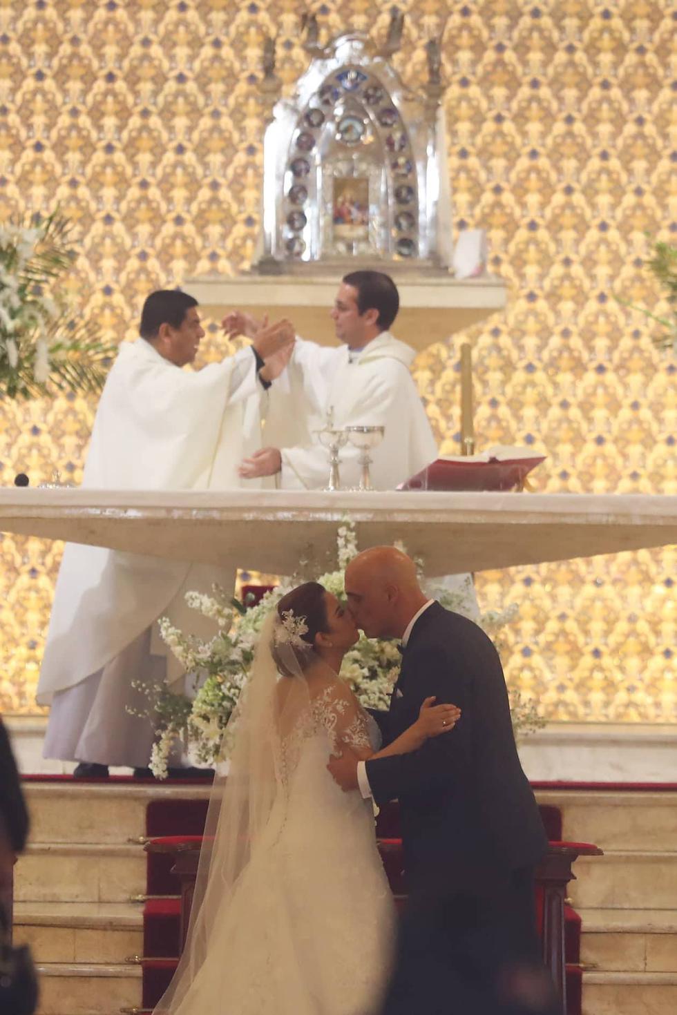 Milagros Leiva se casó esta tarde. (Geraldo Caso/Perú21)