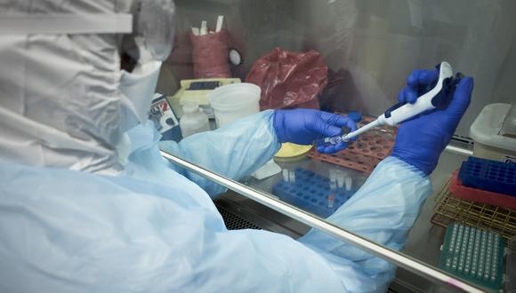 El Instituto Pasteur de Francia es uno de los centros de investigación que secuenció el genoma del coronavirus utilizando muestras de sangre de los primeros pacientes confirmados con la infección en ese país. (MICHELE CATTANI / AFP)