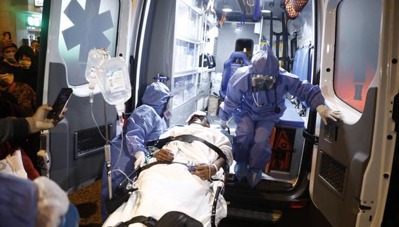 Lima 14 de noviembre de 2020. Ingresan al Hospital Almenara a un herido de la Gran Marcha Nacional contra Manuel Merino. (Foto: Joel Alonzo/ GEC)