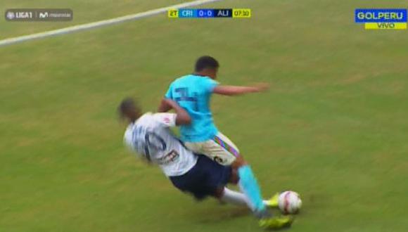 Aldair Fuente fue expulsado en el segundo tiempo del duelo ante Sporting Cristal. (Foto: Captura Gol Perú)