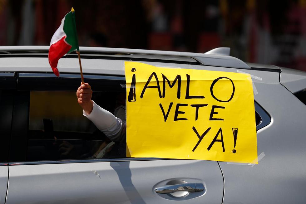 México: Caravana de autos y bicicletas para protestar contra Andrés Manuel López Obrador. (AP)