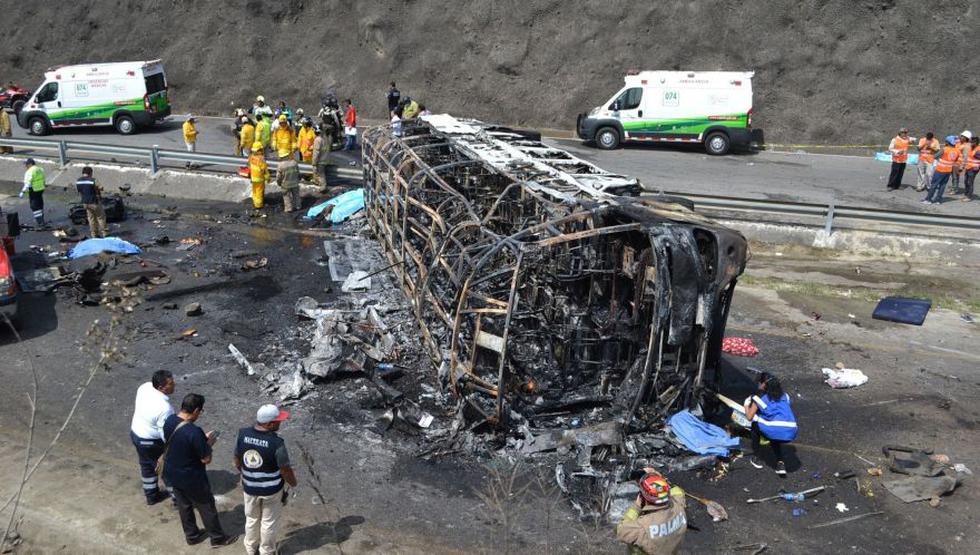 México: Accidente de carretera causa 21 muertos en Veracruz | FOTOS. (AFP)