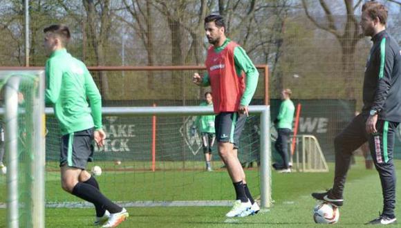 Claudio Pizarro volvió a los entrenamientos del Werder Bremen.  (Facebook Werder Bremen)