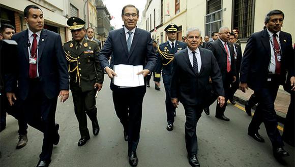 Presidente Martín Vizcarra se dirigió a pie al Congreso de la República. (Foto: Consejo de Ministros)
