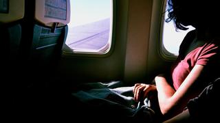 Lo que nunca deberías hacer en un avión, según una azafata