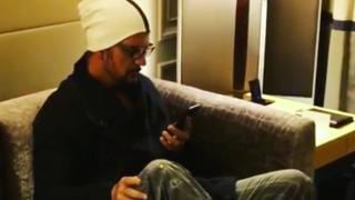 Ricardo Arjona sorprendió a fanática llamándola por teléfono [VIDEO]