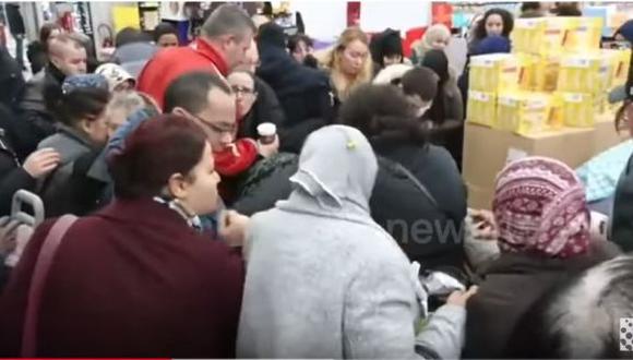 Miles de personas acudieron a los supermercados para conseguir un frasco de Nutella.(News Flare)