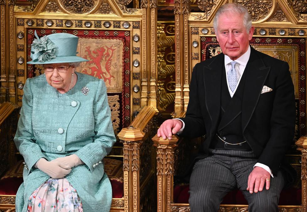 El príncipe Carlos y la reina Isabel en una imagen del 19 de diciembre del 2019. (Paul Edwards / POOL / AFP).
