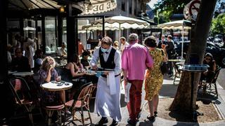 ″¡Esto es París!”: Los franceses regresan al fin a sus amados cafés [FOTOS]