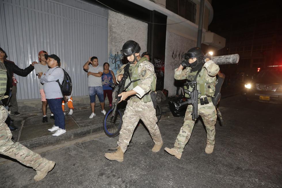 Más de 100 detenidos tras violento desalojo en edificio de Cercado de Lima (JoséCaja/GEC)