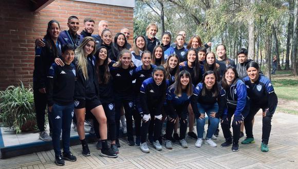 Ricardo Gareca se reunió con el equipo femenino de Vélez Sarsfield. (Foto: Vélez Fútbol Femenino)