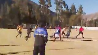 ¡No a la violencia! Hinchas de la Copa Perú atacaron a un árbitro tras expulsión (VIDEO)