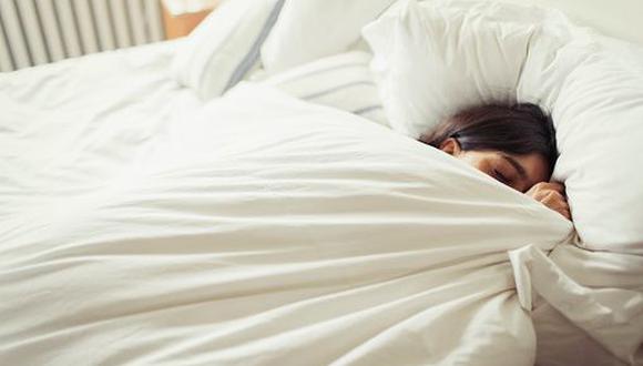 Cuando te cueste conciliar el sueño, prueba este ejercicio respiratorio. (Foto: Getty Images)